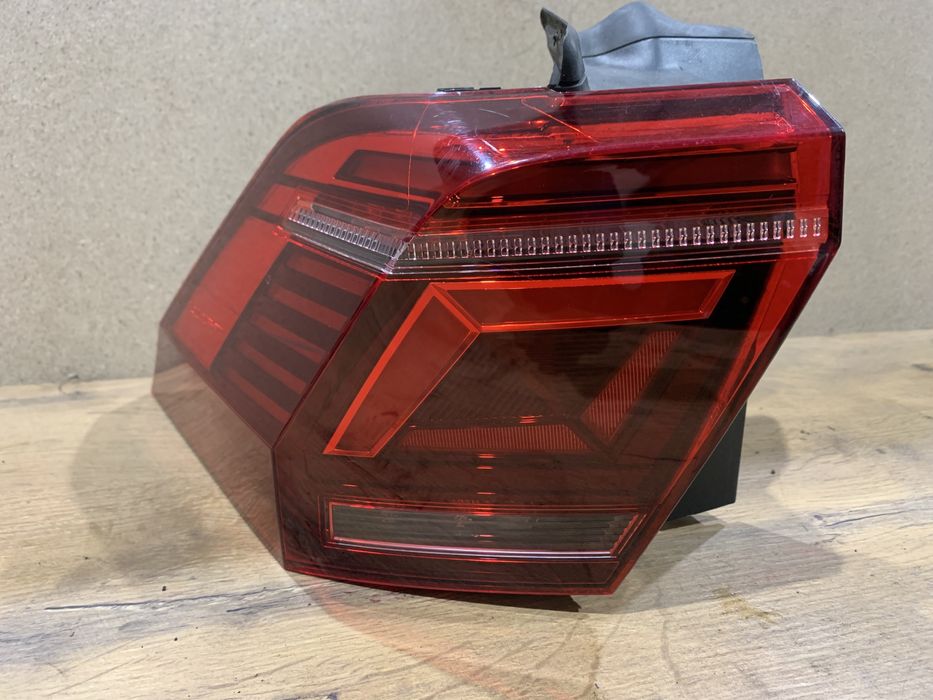 VW Tiguan II 2 Lift lampa lewa tylna lewy tył IQ LIGHT Europa