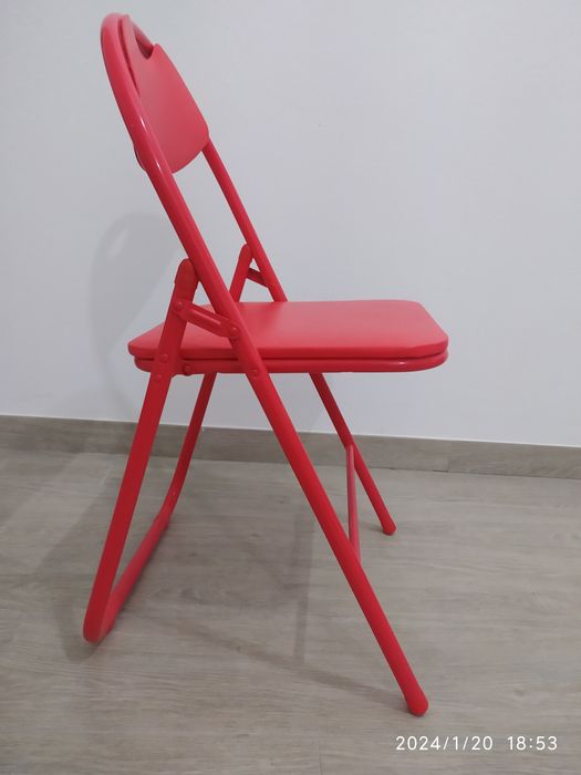 Cadeira vermelha desdobrável