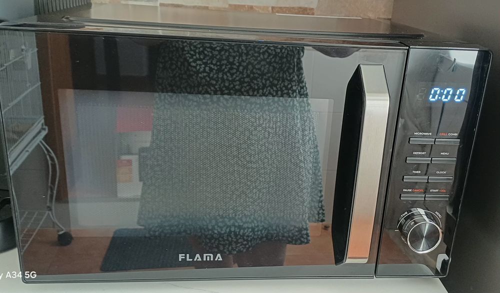 Microondas Flama com gril 25litros quase novo