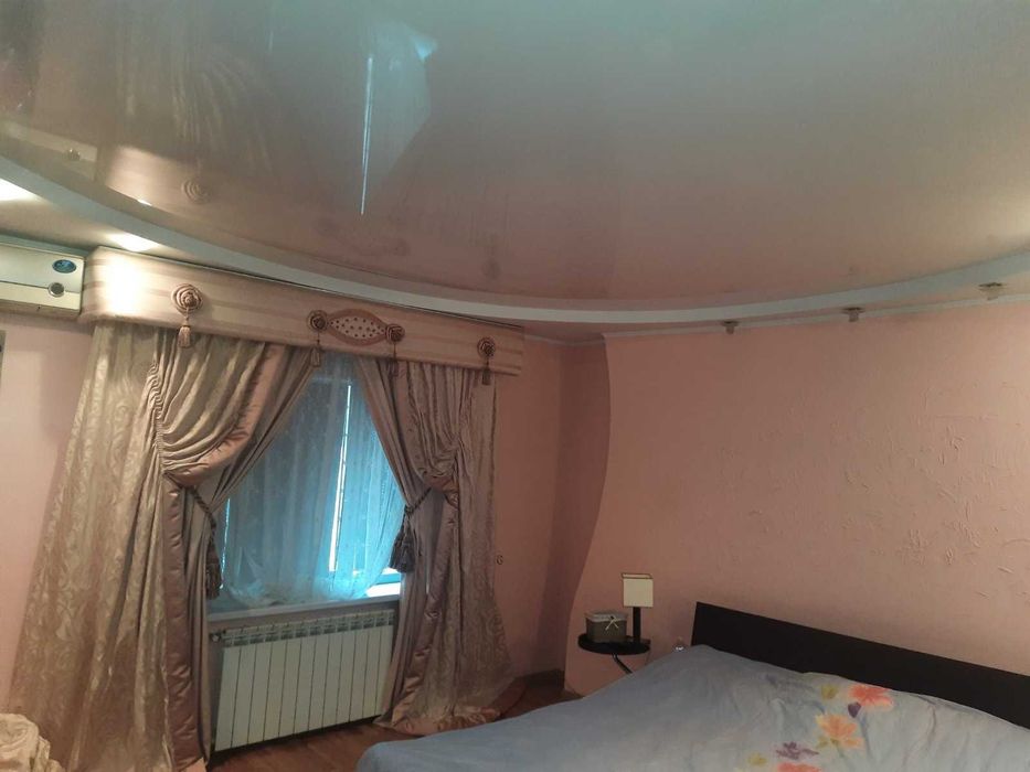 Будинок 256м² з критим басейном, сауною та зимовим садом