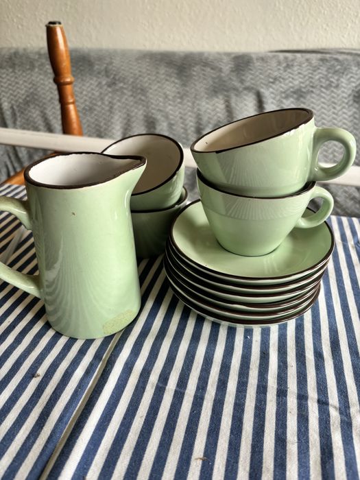 Mietowy komplet filizanki talerzyki i dzbanek