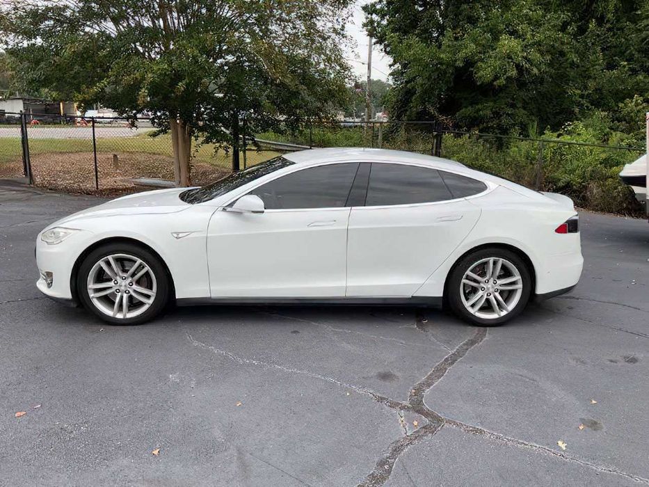 Tesla Model S P85D      2015