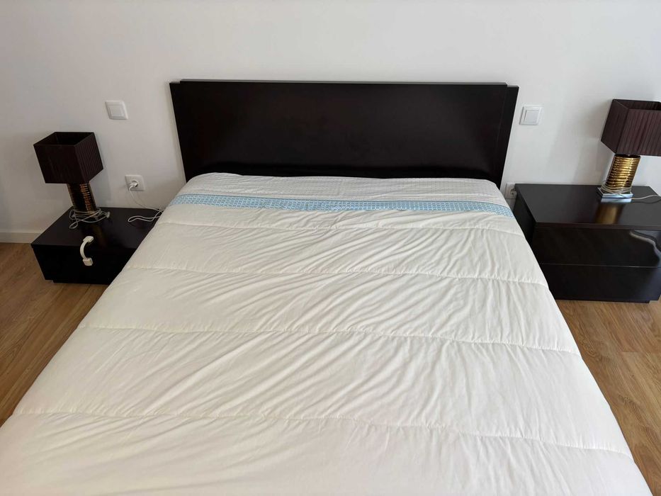Cama de Casal Castanha - Madeira de boa qualidade design moderno