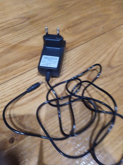 Зарядки, адаптери, проводи. Гортайте карусель