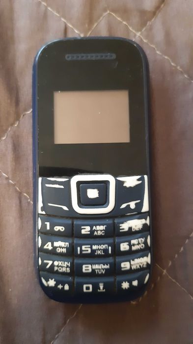 Телефон кнопочный. Nomi. Мобильный телефон.