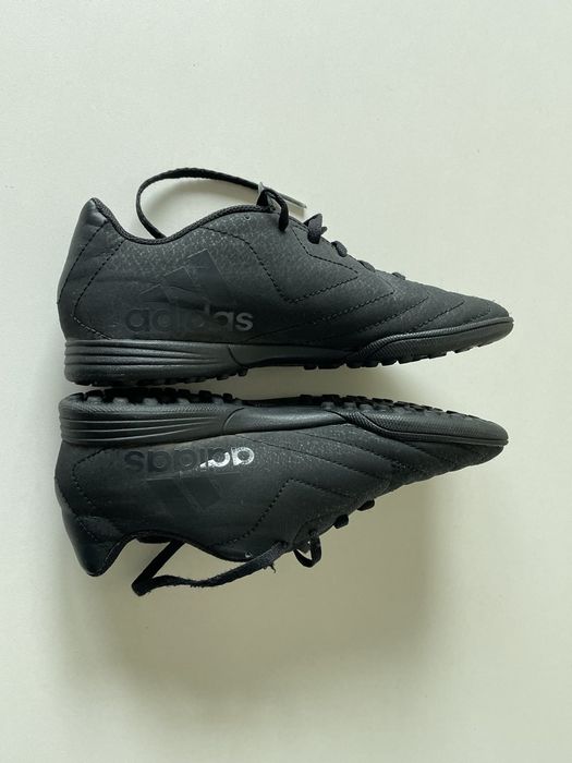 Adidas дитячі 35.5р сороконіжки