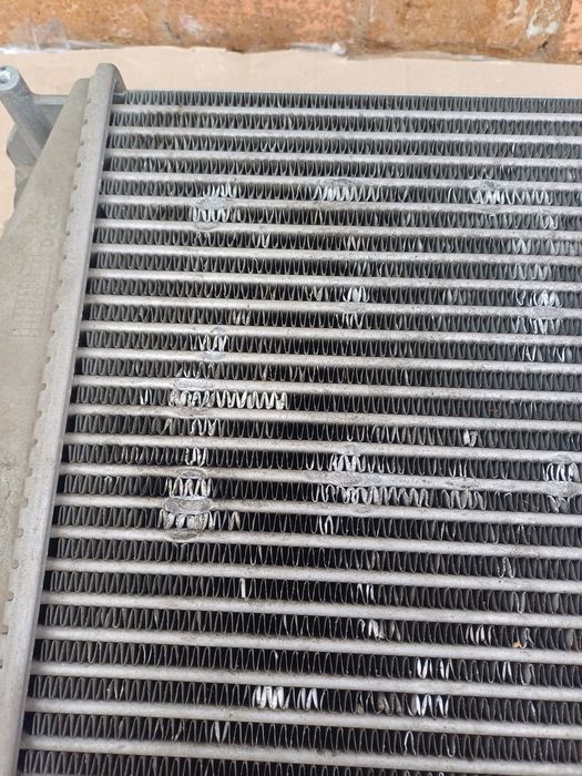 Nissan X-trail T-30 радіатор інтеркуляра інтеркулера інтеркулери