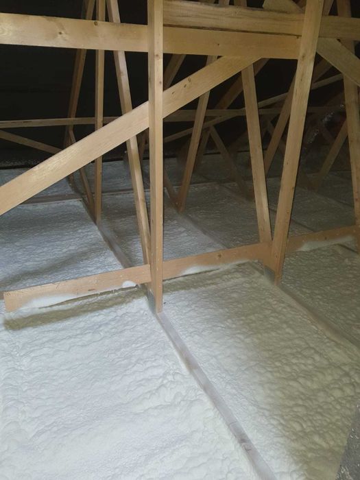 Pur piana dachy stropy ocieplanie docieplanie izolacje hale poddasza