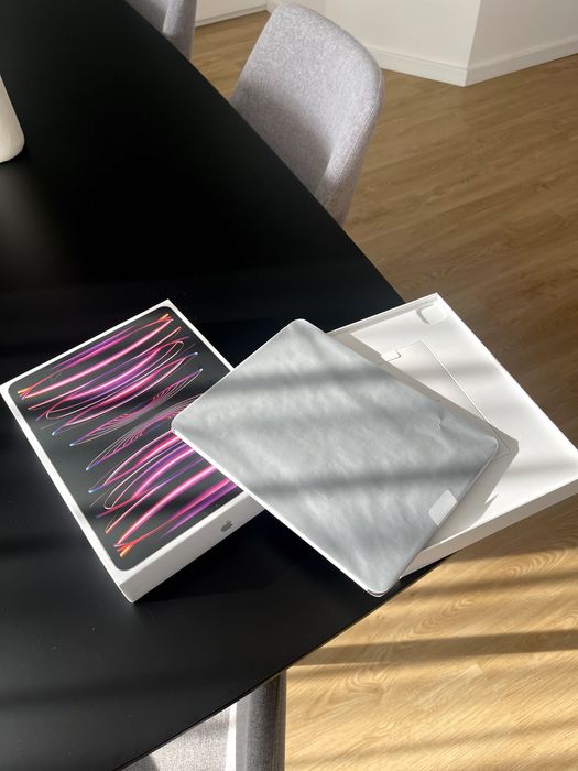 iPad Pro 12,9'' 6ª Geração M2 128GB + Capa oficial