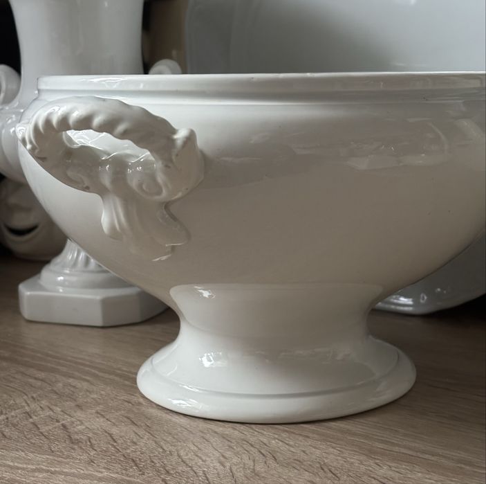 Biała waza do zupy na nóżce