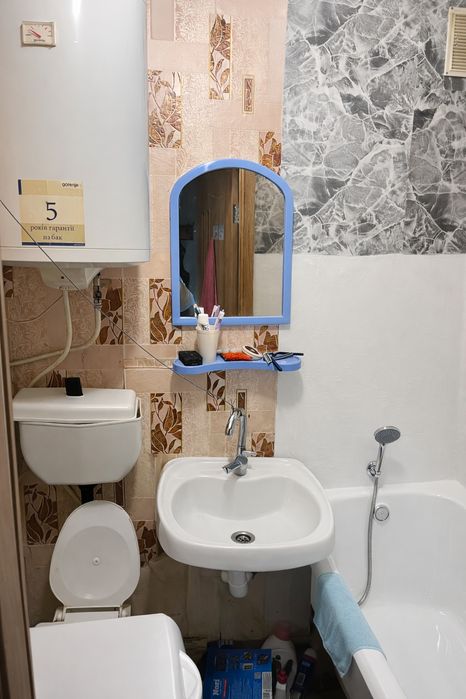 Продам приватизовану  кімнату 22,3 м2  в гуртожитку