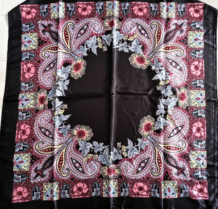 Czarna paszka z różowo kolorowymi wzorkami 70 cm