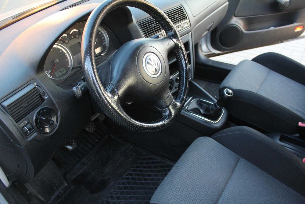 Sprzedam Volkswagena Golf IV