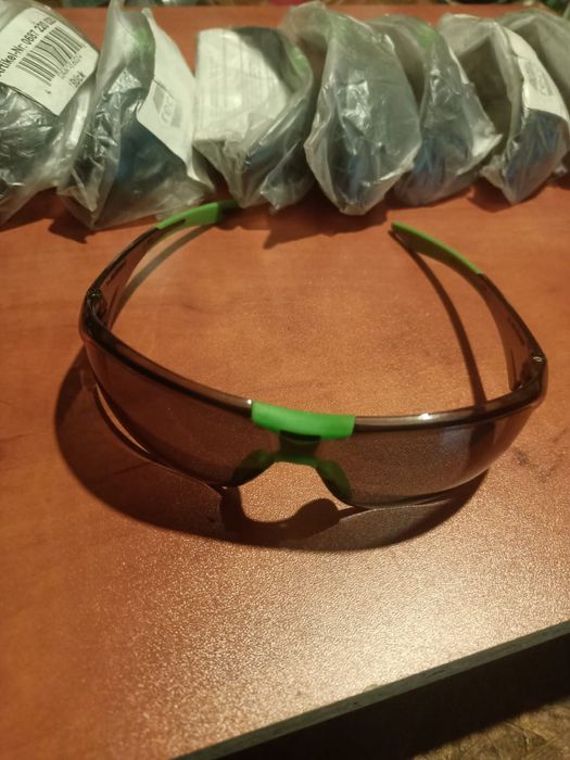 Okulary robocze przyciemniane.