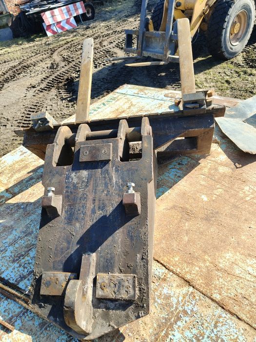 Widły do koparki b20 S1