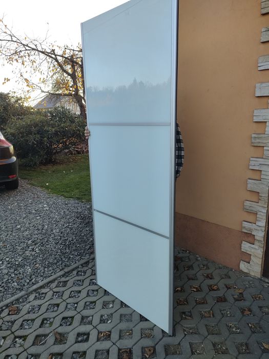 Dziwi przesuwne do szafy