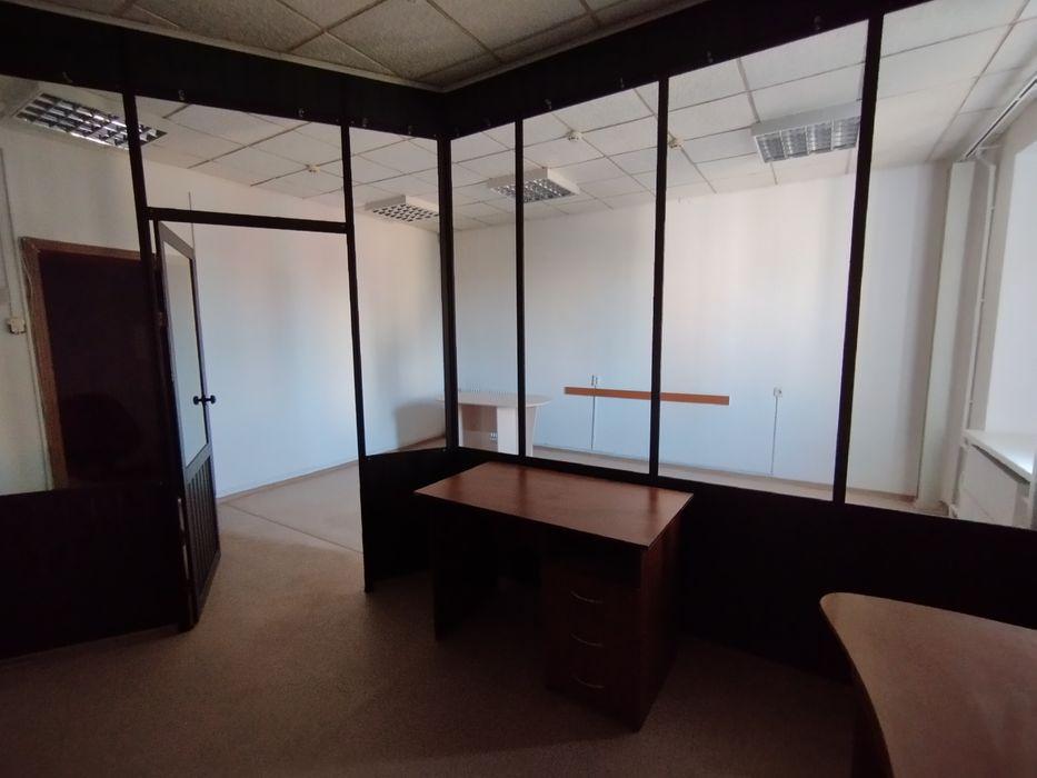 LS53 Сдам  по вул.Европейська 3  приміщення