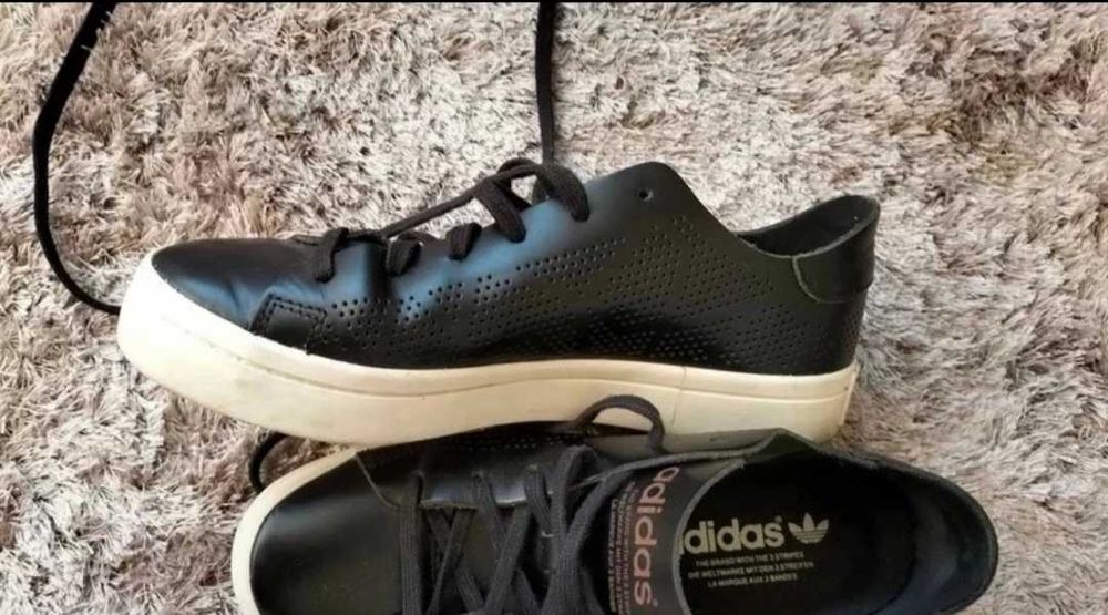 Sapatilhas adidas em pele tam 36,5