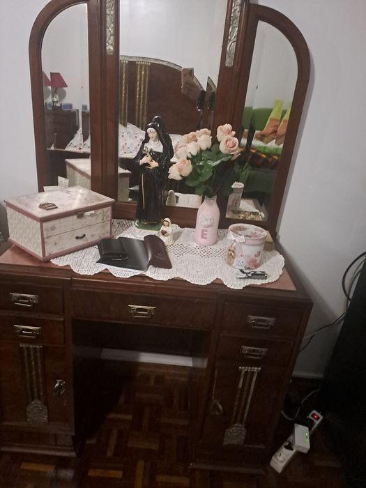 Mobilia de quarto antiga