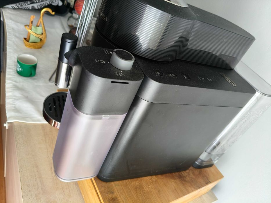 Máquina de  café Nespresso Lattissima One