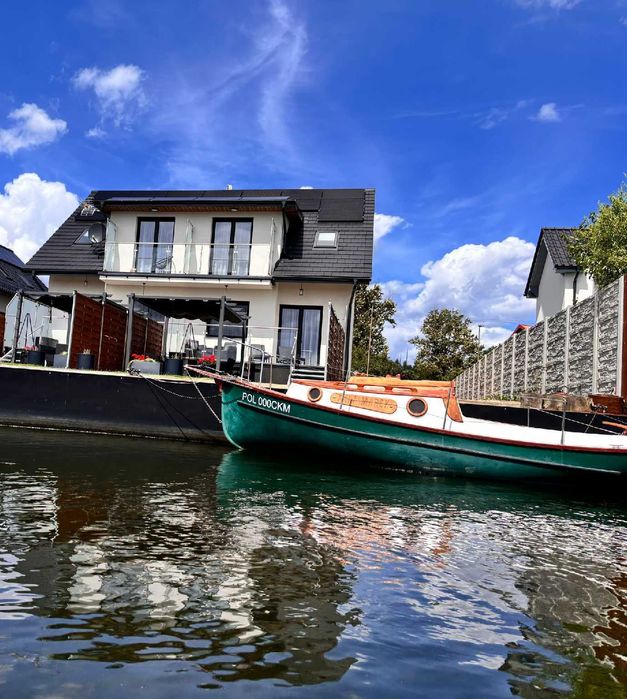 Łódź motorowa sprzedam.