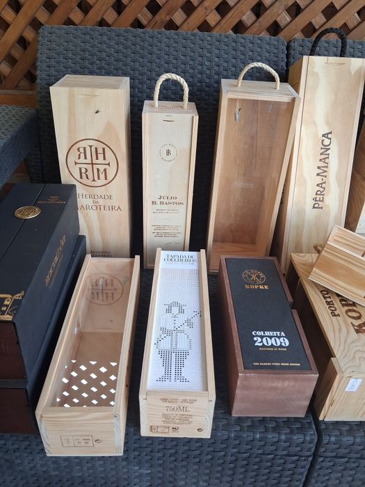 Caixas de vinho em madeira