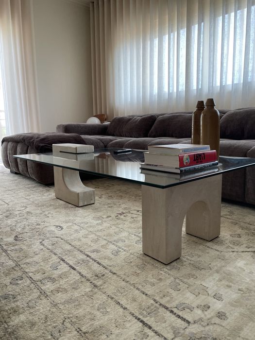 Mesa de centro em vidro com base de Mármore