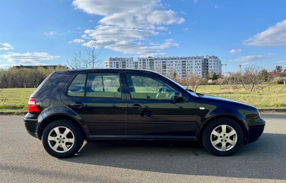 Volkswagen Golf 1,4 бензин 2003 рік