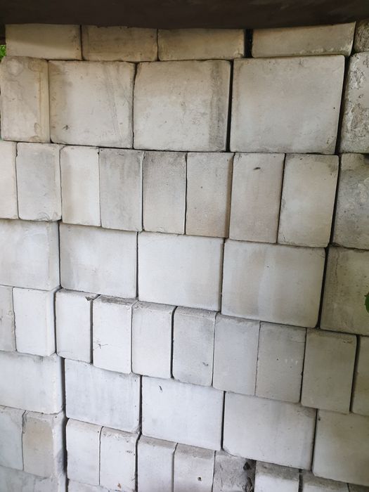 Cegła biała dziurawka