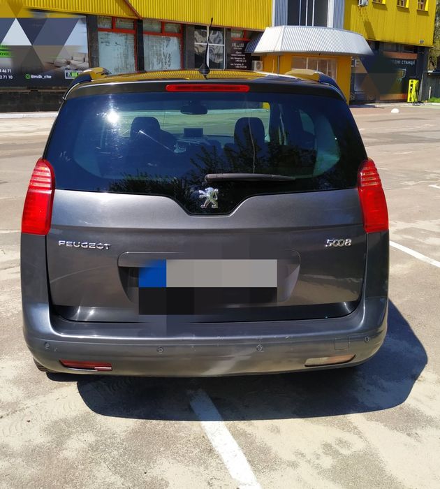Автомобіль , мінівени, Peugeot 5008