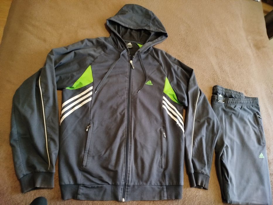 Продається класний спортивний костюм Adidas