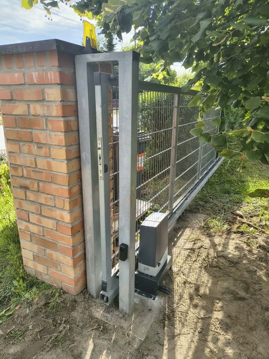 Napędy bram serwis napędów i bram wideodomofony montaz