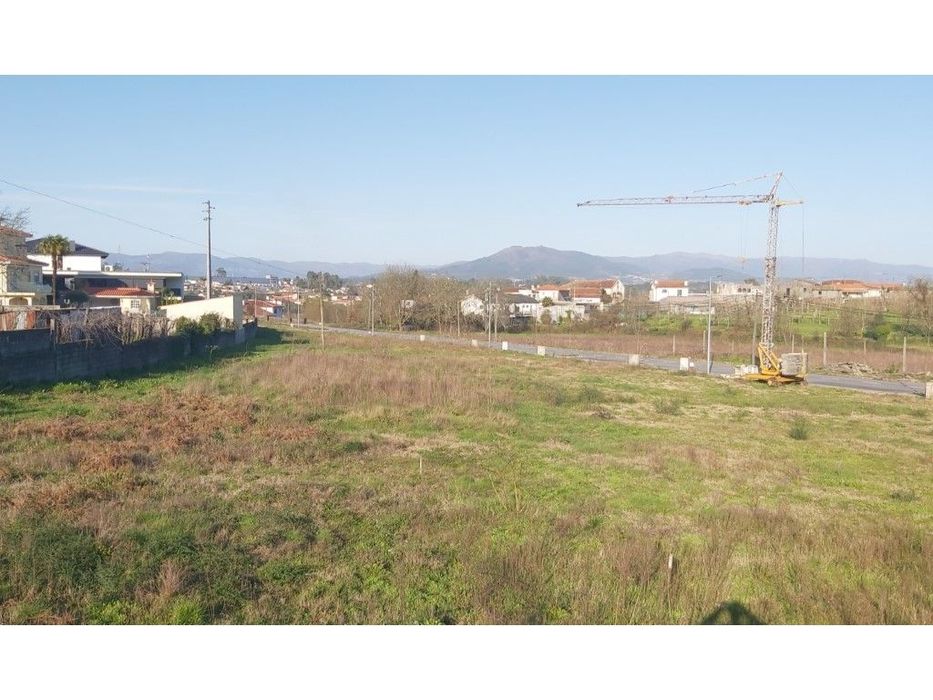Terreno ou lotes para moradias geminadas de 2 pisos