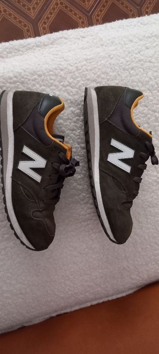 Sapatilhas NB, verdes e laranja