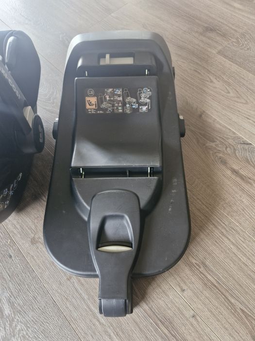Дитяче автокрісло з базою