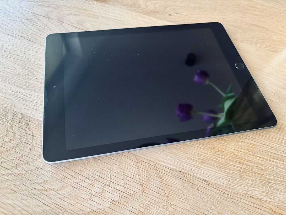 Tablet Apple iPad 6th super stan srebrny