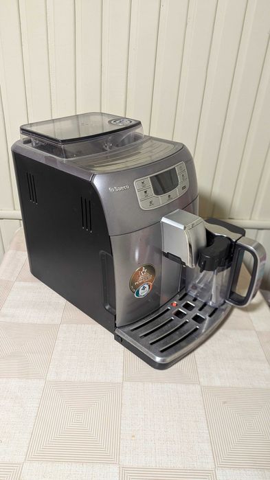 Кавомашина Saeco Intelia One Touch Cappuccino з молочником