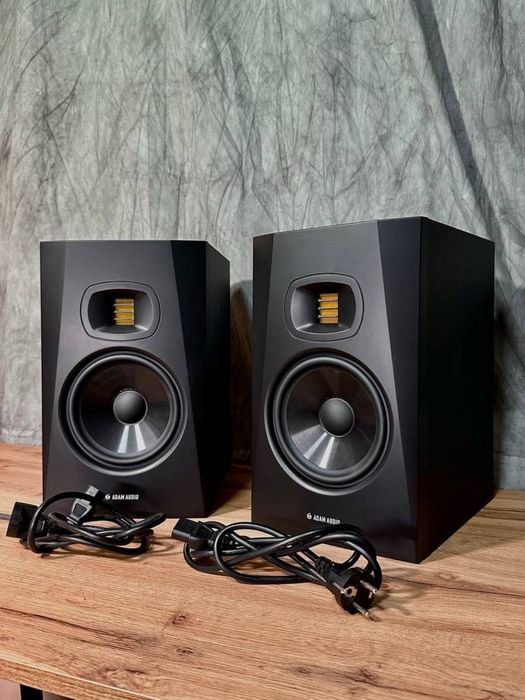 Звукові монітори ADAM Audio T7V + стійки — студійний комплект
