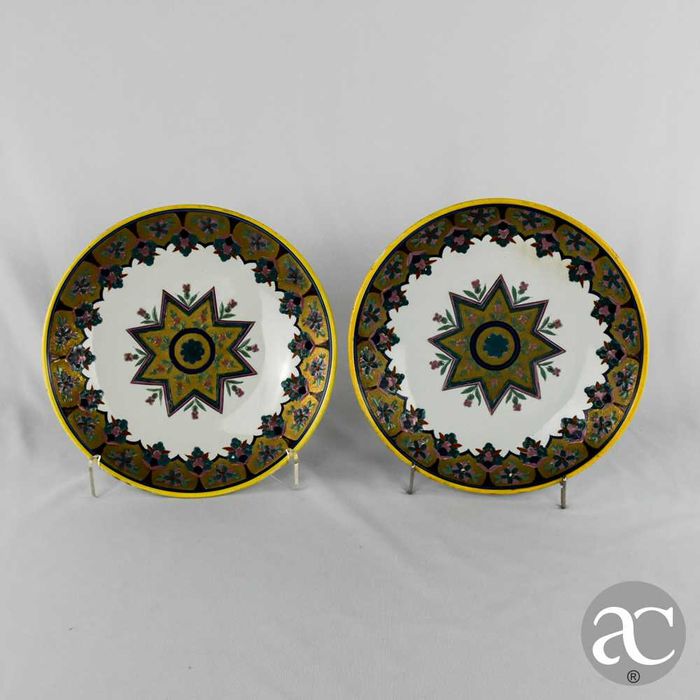 Par de pratos em faiança de fabrico Francês, finais séc. XIX