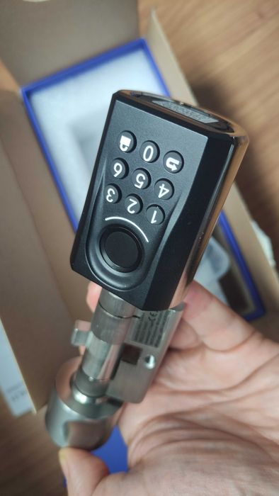 Fechadura com impressão digital e pin