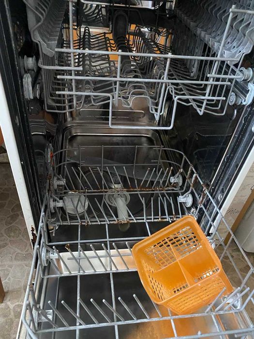 посудомийна машина Electrolux