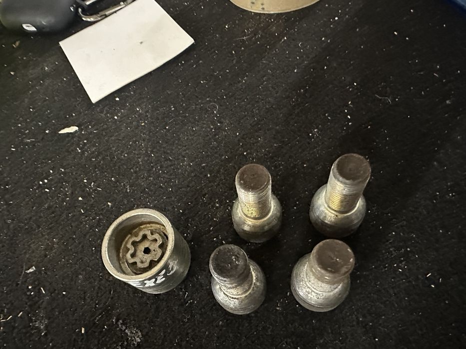 Секретні болти vw golf,skoda octavia,seat m14*1,5