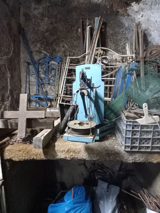 Conjunto  de camas antigas. Em ferro