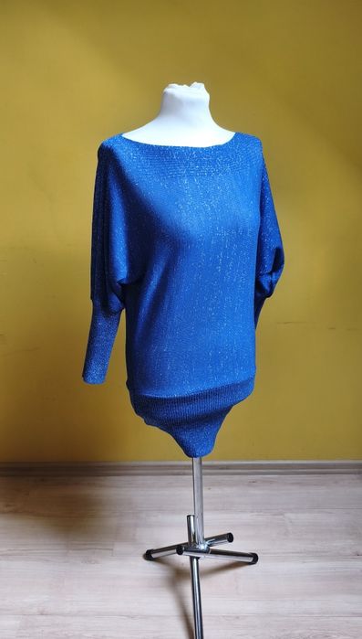 Chabrowy Sweter Hiszpanka ze Srebrną Nitką – Blask i Styl