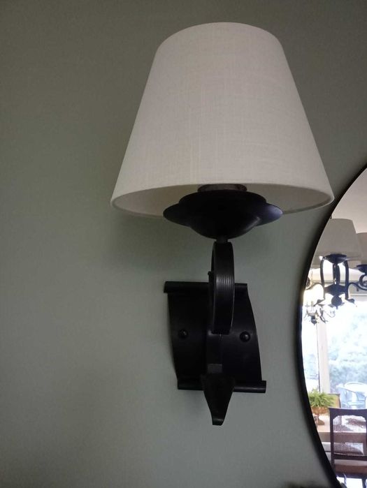 Piękne, stalowe lampy wiszące i kinkiety