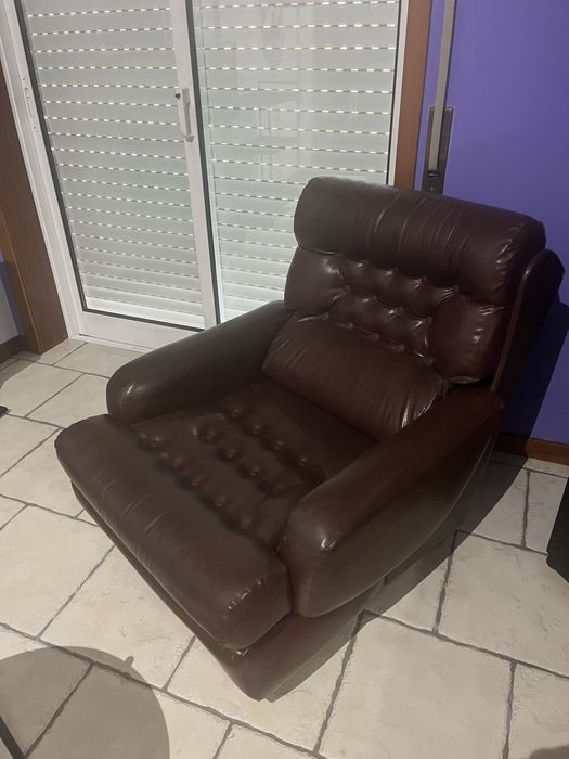 Cadeirão poltrona sofa vintage pele castanho escuro