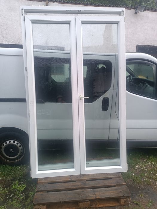 Drzwi balkonowe PCV dwuskrzydłowe 146x236 cm z ościeżnicą – Stan BDB!