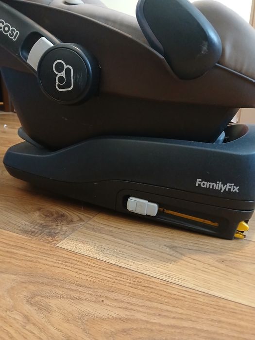 Baza FamilyFix z fotelikiem