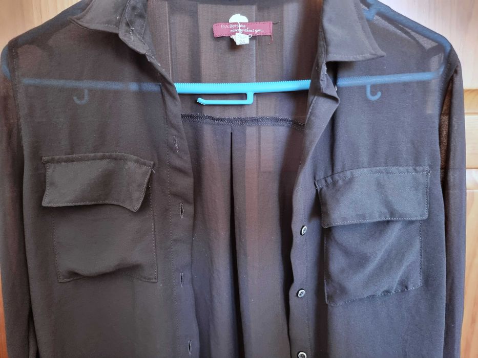 Camisa preta com transparência Bershka, tamanho XS