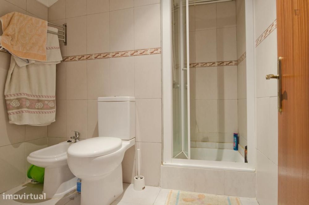 Quarto - localizado em Alcântara Lisbon